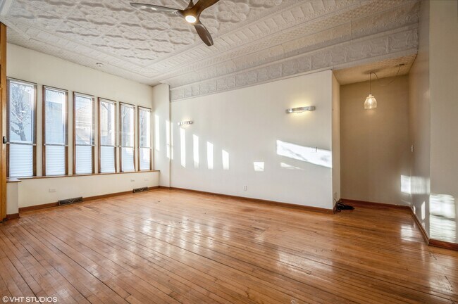 Building Photo - 2134 W Lyndale St
