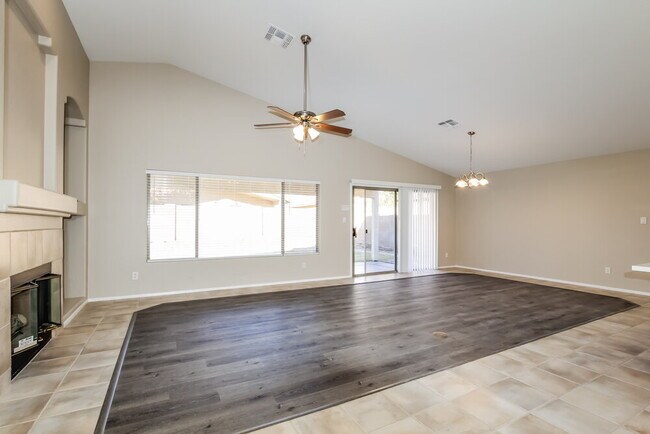 Building Photo - 8748 W Salter Dr