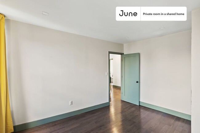 Building Photo - Private bedroom in 2 bed/1 bath Home