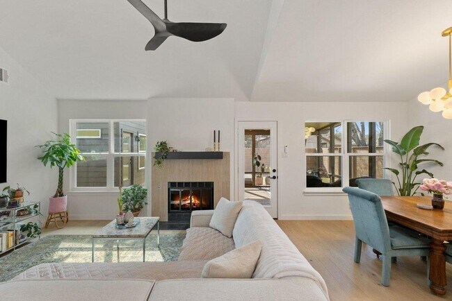 Building Photo - 8202 Cache Dr