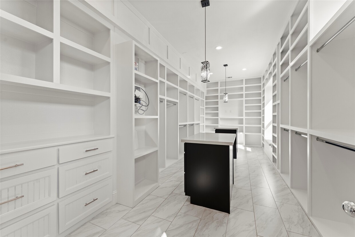 Primary Photo - 1902 W 25th St