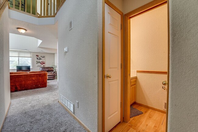 Foto del edificio - Spacious 3 Bed, 3 1/2 Bath Townhome in Northwest Fort Collins!