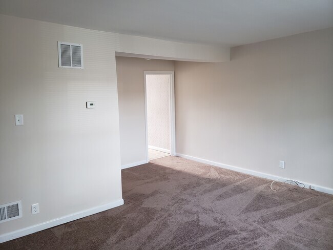 Living/Dinning Room - 29 Corbin Ct