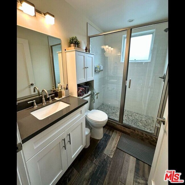 Foto del edificio - 1460 W 28th St