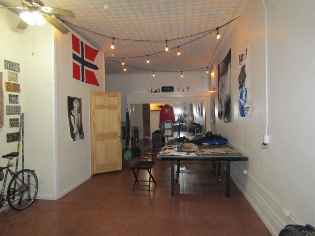 Foto del edificio - 3369 N Bartlett Ave