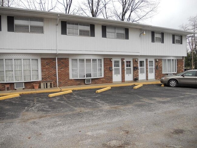 Building Photo - 404 S Poplar St