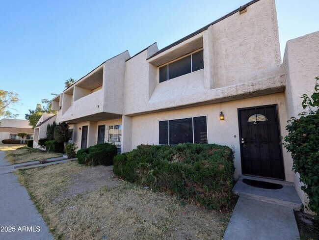 Foto del edificio - 2233 W Farmdale Ave