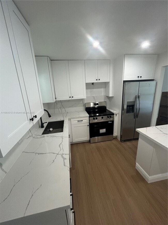 Building Photo - 808 SW 15th Ave