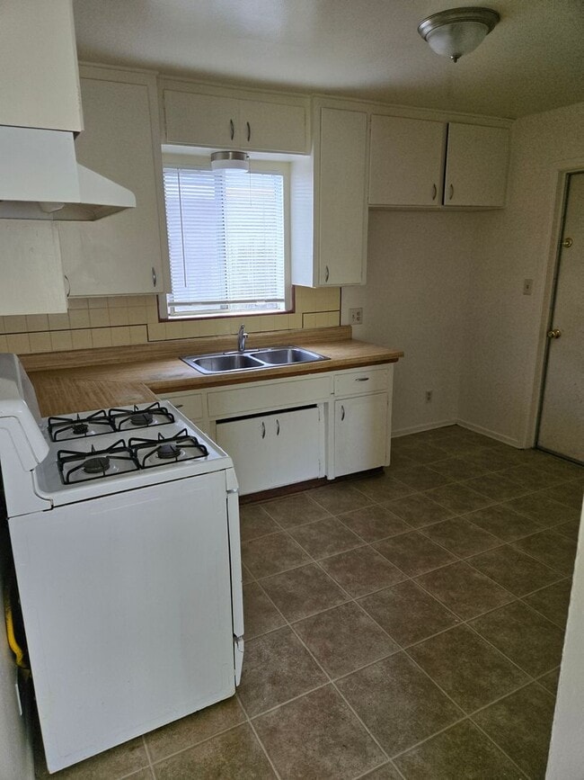 Building Photo - 61ocea