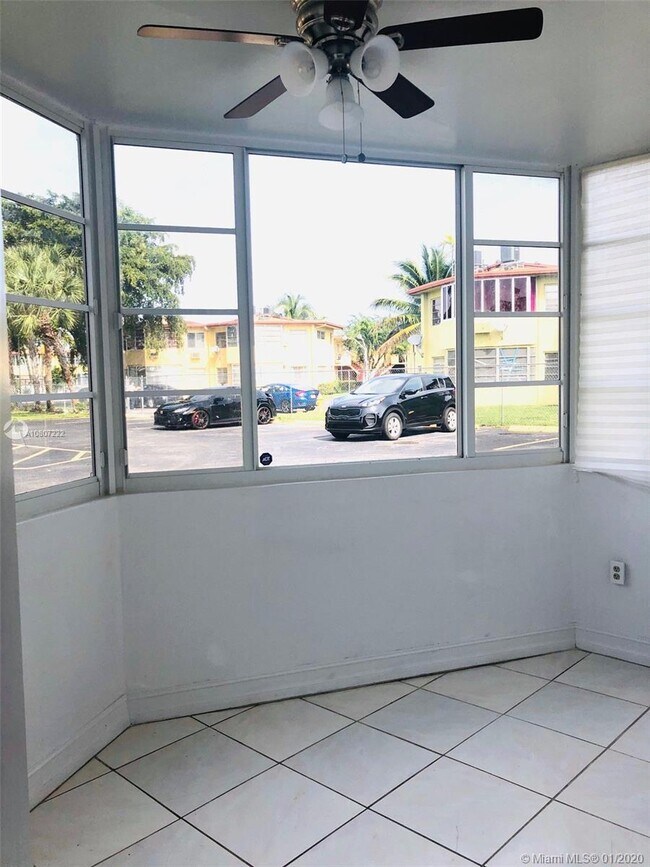 Building Photo - 1701 NE Miami Gardens Dr