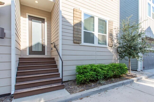 Foto del edificio - 3344 Pinemont Dr