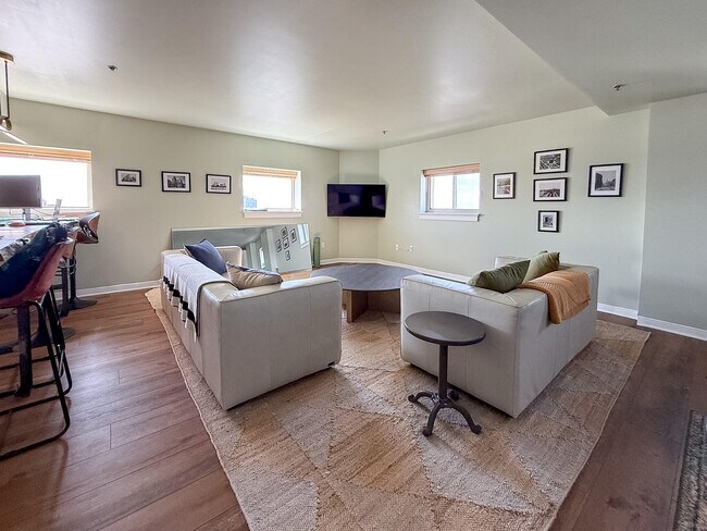 Foto del edificio - 525 W Lafayette Blvd