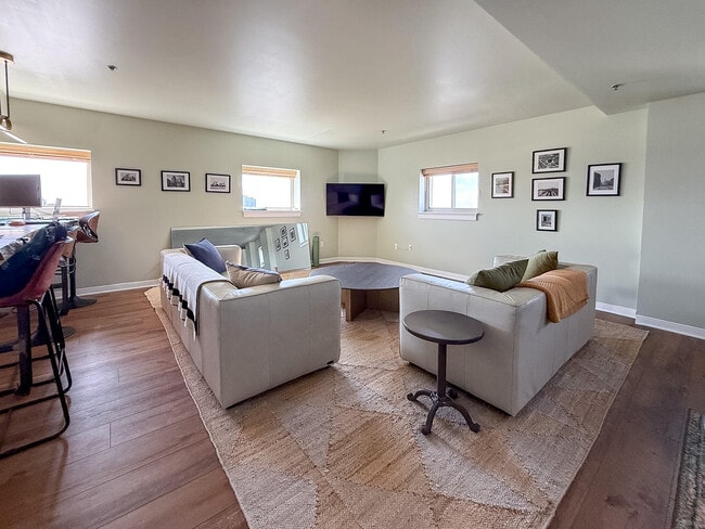 Building Photo - 525 W Lafayette Blvd