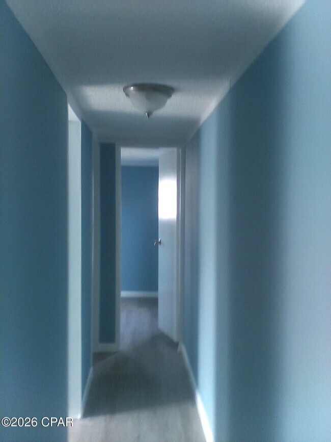 Building Photo - 7117 Beachwood Blvd