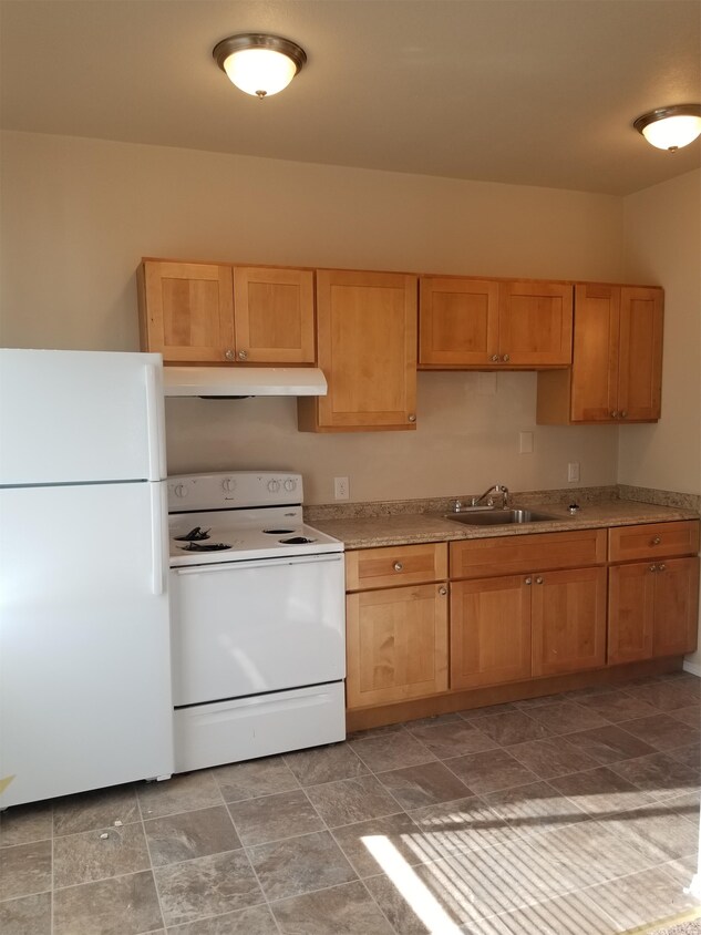 114 W Cedar St Unit 8, Shelton, WA 98584 Room for Rent in Shelton, WA
