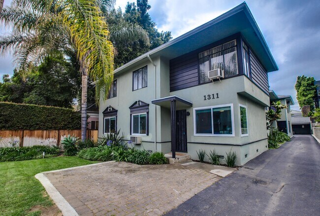 Foto del edificio - 1311 N Orange Dr