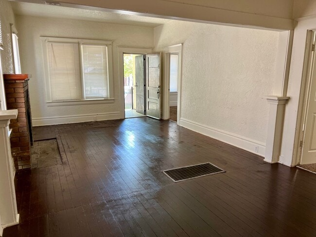 Building Photo - Charming Home for Rent in Fresno’s Tower D...
