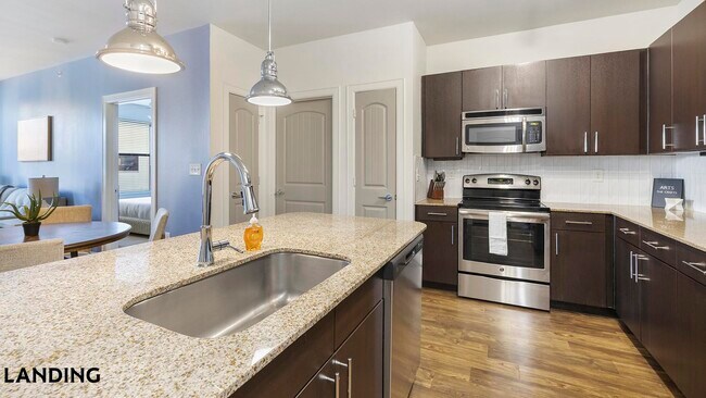Foto del edificio - 5275 Town and Country Blvd