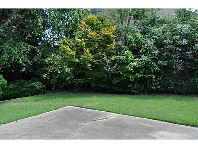 Foto del edificio - 2702 Bridgegate Cove NE