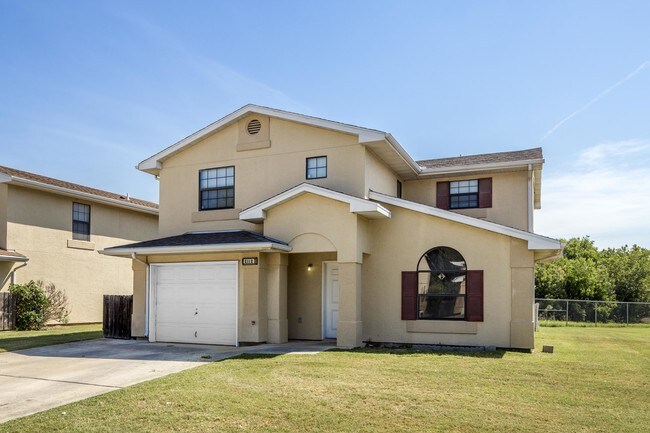 Foto del edificio - Lackland Family Homes