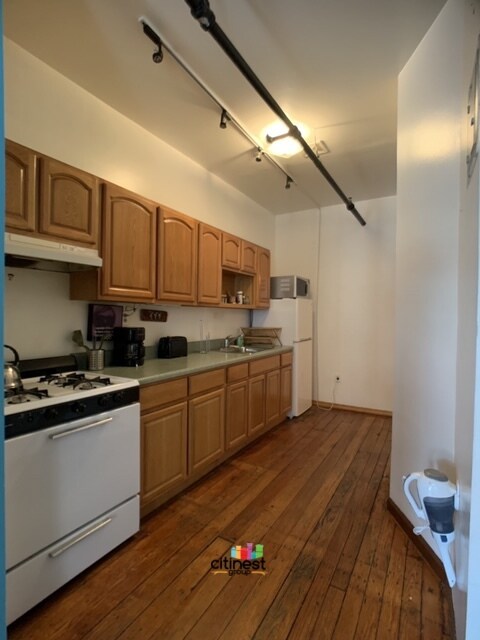 Building Photo - 512 5th Ave