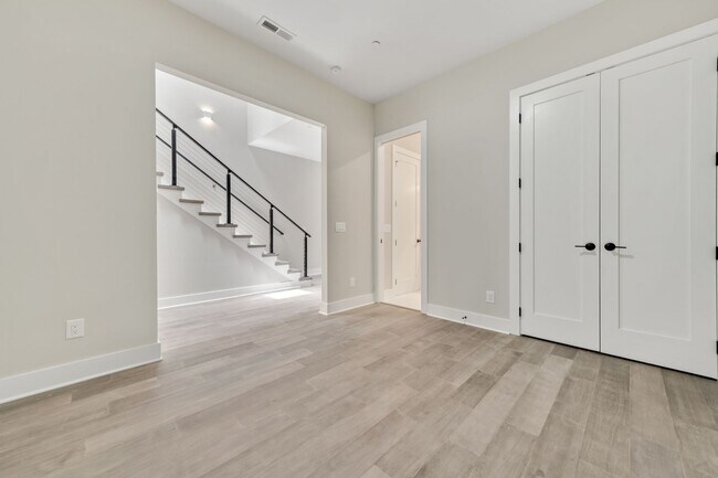 Foto del edificio - Absolutely STUNNING 3 Bed/ 4 Bath Townhous...