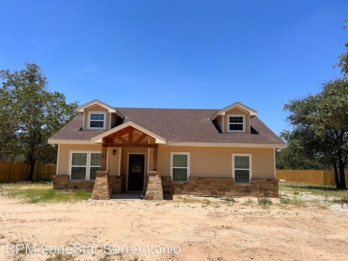 Primary Photo - 4 br, 2 bath House - 144 CR 6813