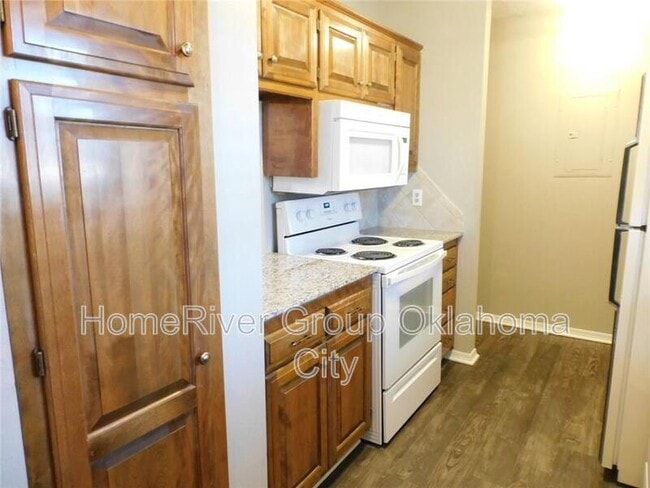 Building Photo - 1330 Hunters Ridge Rd