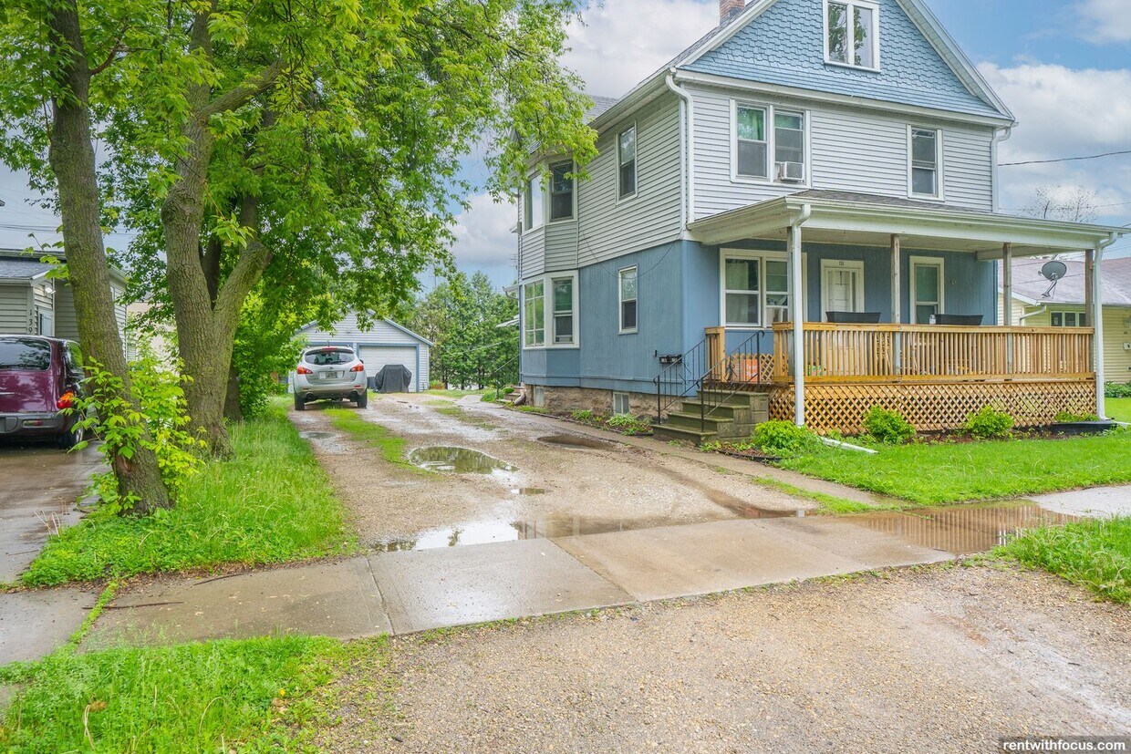 135 Broad St Unit 135, Menasha, WI 54952 Room for Rent in Menasha, WI