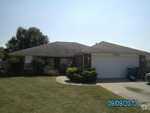 Building Photo - 2703 SW Huron Ct