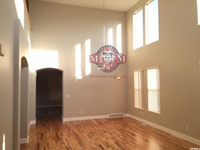 Foto del edificio - Beautiful 4 Bd 2.5 Bath Home in Sandy