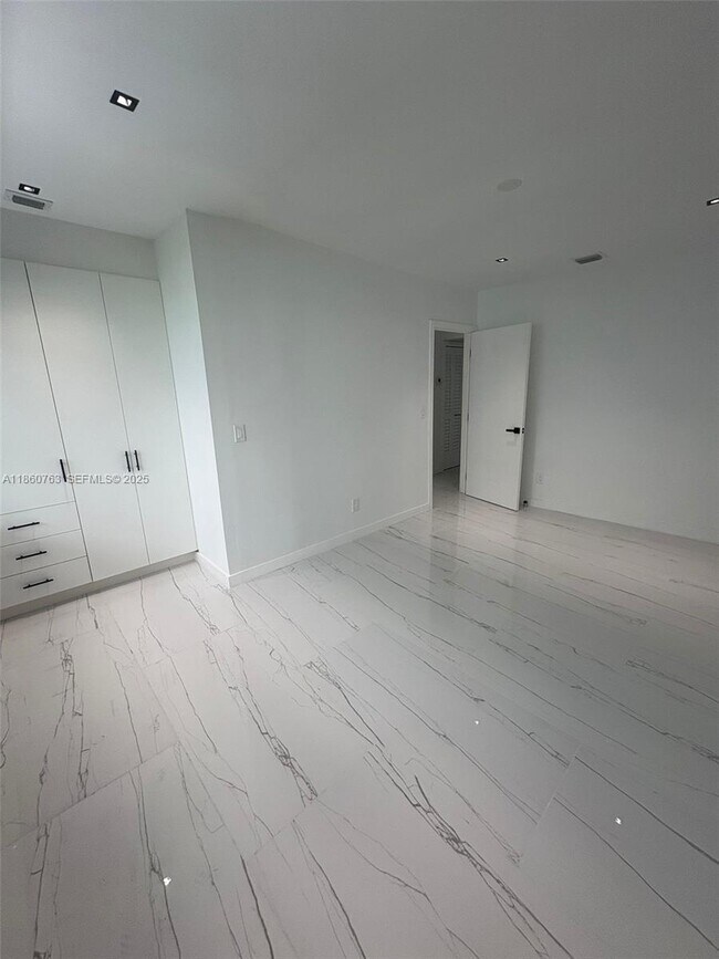 Foto del edificio - 1155 102nd St