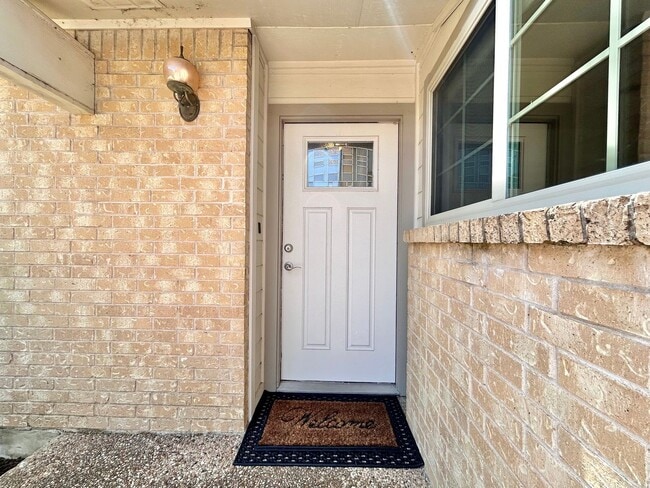 Building Photo - 6478 Hart Ln