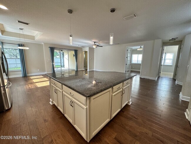 Building Photo - 247 Paradise Valley Dr