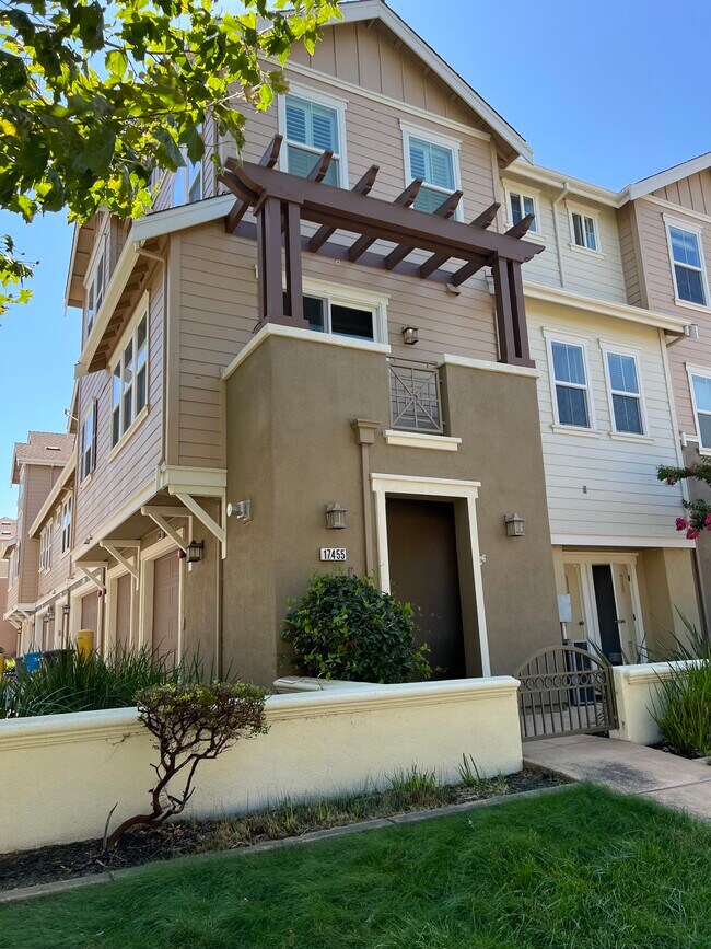 Foto del edificio - 17455 Butterfield Blvd