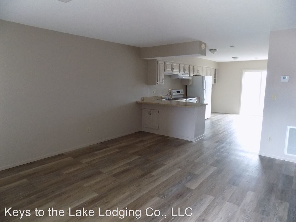 36 Mockingbird Rd, Lake Ozark, MO 65049 House Rental in Lake Ozark