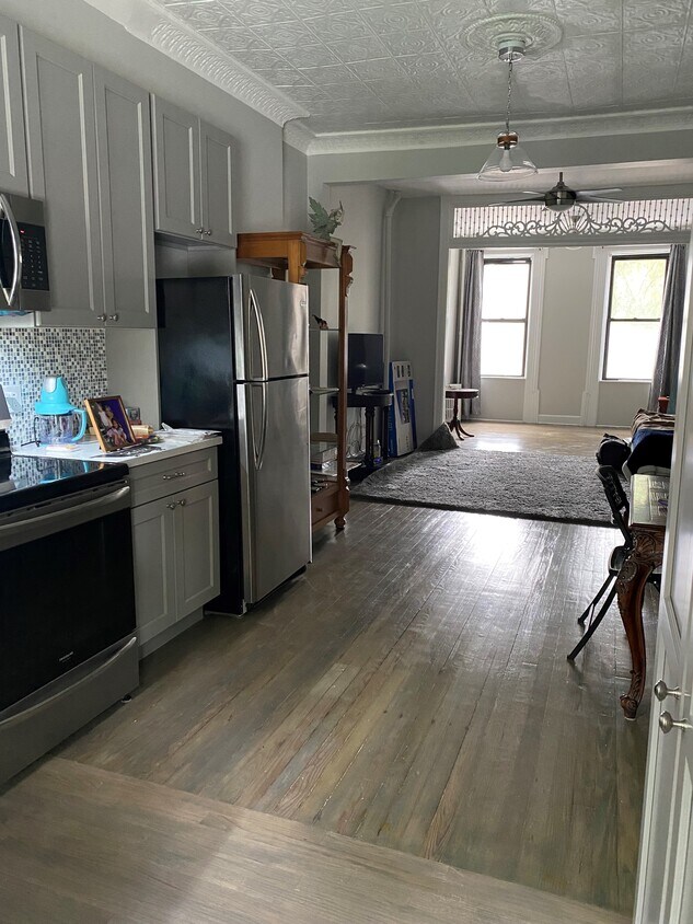 Building Photo - Exceptional Cobble Hill One Bedroom