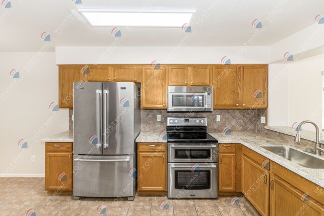 Building Photo - Entertainers home in Acacia Landing!