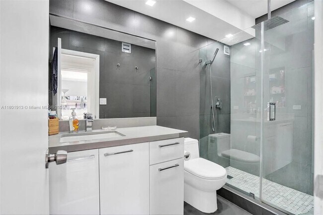 Foto del edificio - 9180 W Bay Harbor Dr