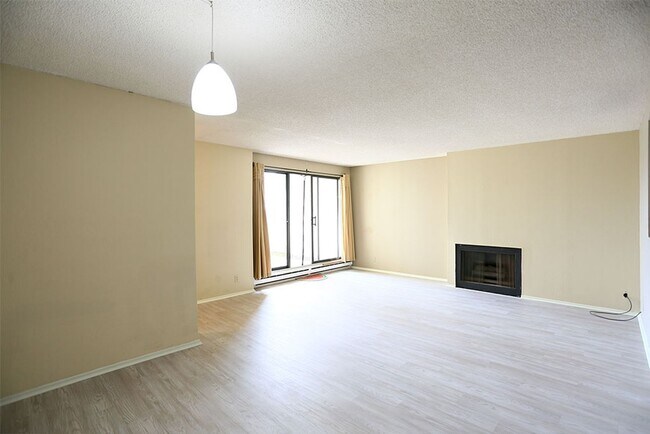 Building Photo - Open House: Sunday(3/3)12pm-12:30pm Spacio...