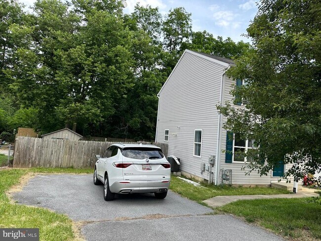 Foto del edificio - 241 Merrbaugh Dr