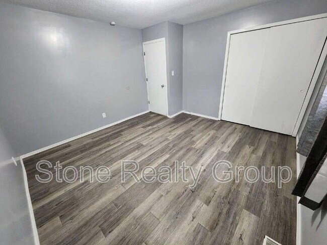 Foto del edificio - 7738 N 42nd 1/2 St