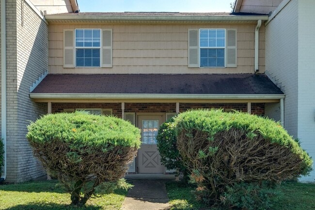 Photo - 1301 Neelys Bend Rd House