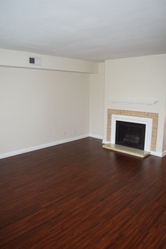 Building Photo - Updated photos coming soon…Great 2 Bedroom 1 1/2 Bath Townhome Now Available in River Plantation!