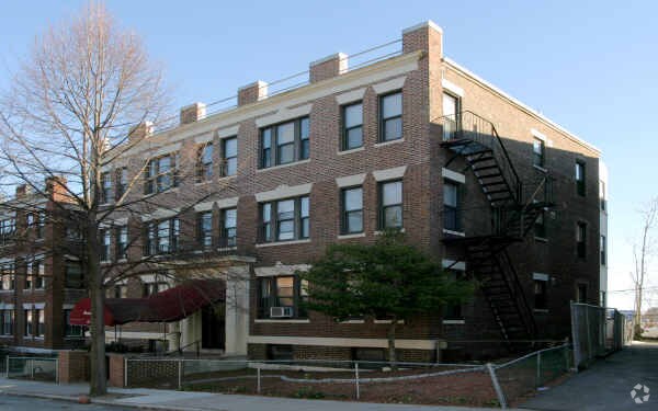 Building Photo - 43 Parkvale Ave