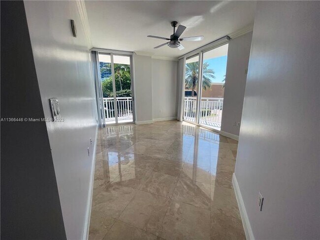 Foto del edificio - 1755 E Hallandale Beach Blvd