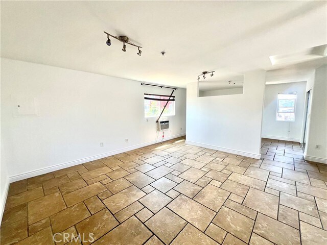 Foto del edificio - 5253 Denny Ave
