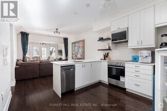 Building Photo - 105 Balmoral Ave