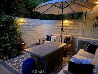 Building Photo - 950 Avenida Carmel