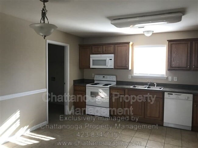 Building Photo - 402 Cedar Creek Dr